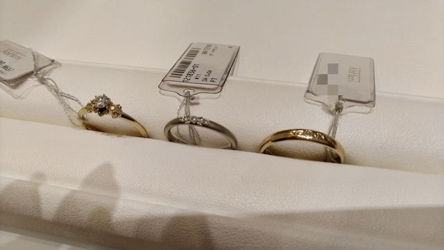 繊細でレースのようなデザイン