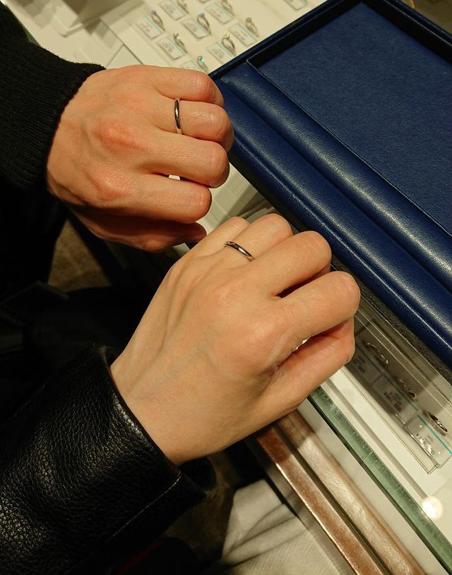 サイズが大丈夫かどうか試しに着用してみたところです。