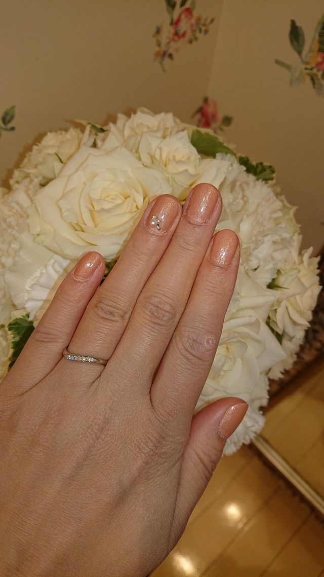 指輪を着用したところです。