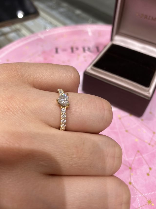 ハート型のエンゲージリングです