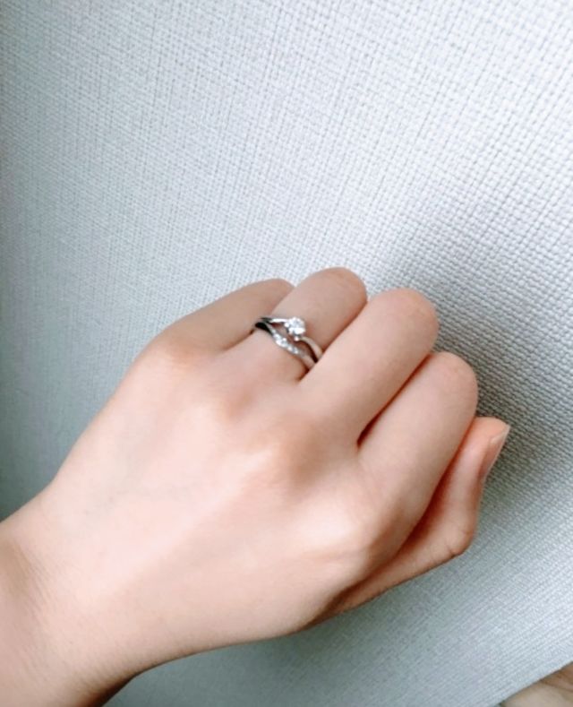 婚約と結婚と2リング付けられます