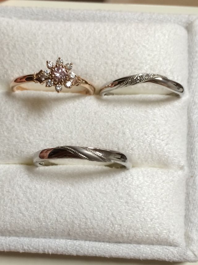 婚約指輪はピンクゴールドとピンクダイヤ、結婚指輪はプラチナ
