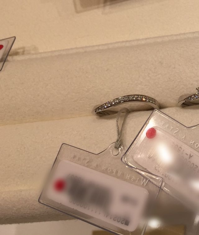 上品なウェーブの結婚指輪