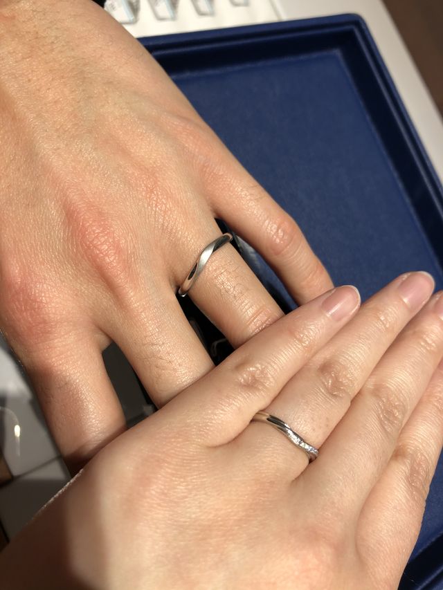 結婚指輪をデザイン違いで選びました。