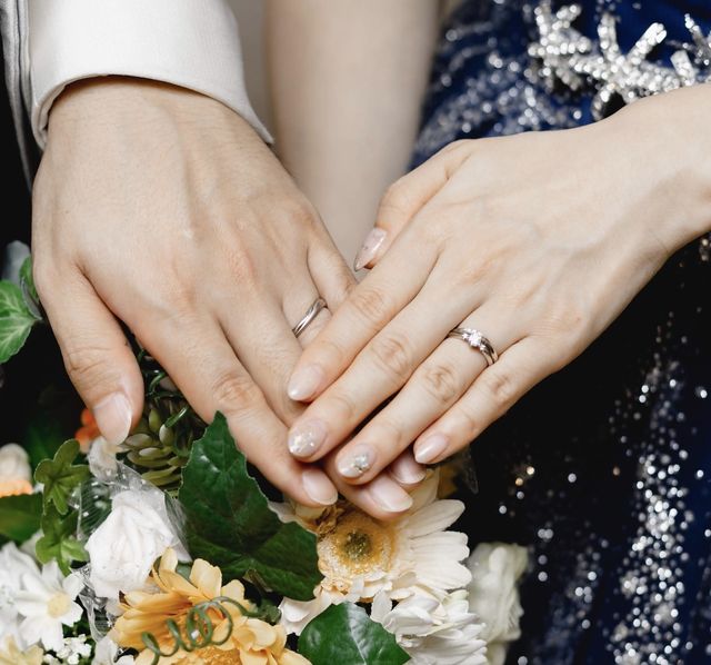 結婚式で結婚指輪と重ね付けしてます。