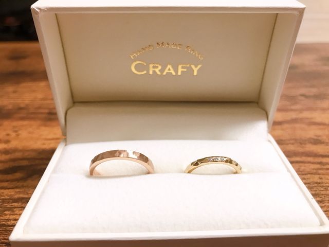 ピンクゴールドとシャンパンゴールドです。