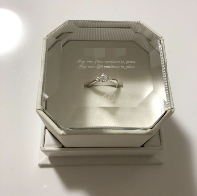 ガラスのフタにはイニシャルや文字を選んで印字できました。