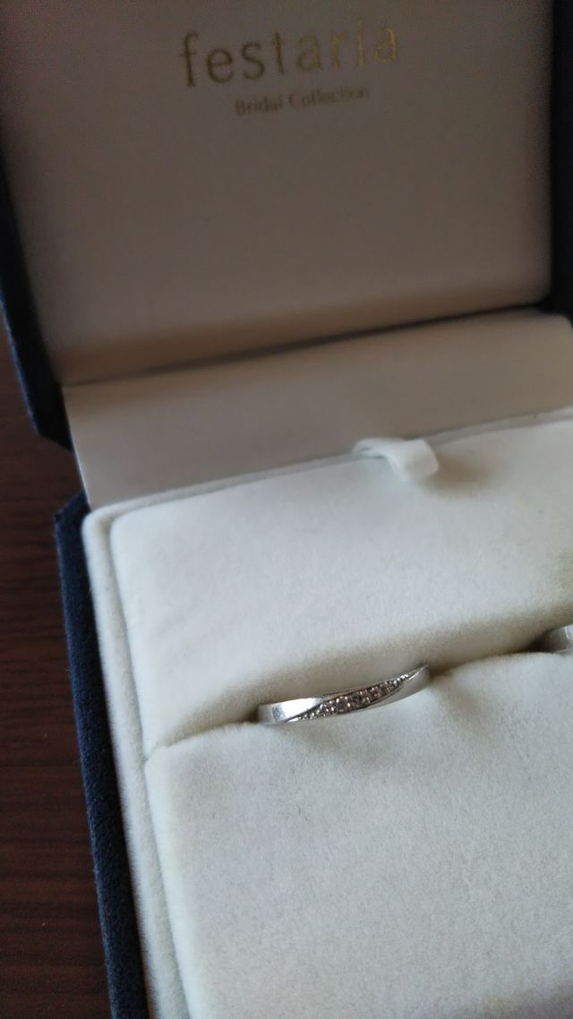 ケースに入れた状態での指輪です。