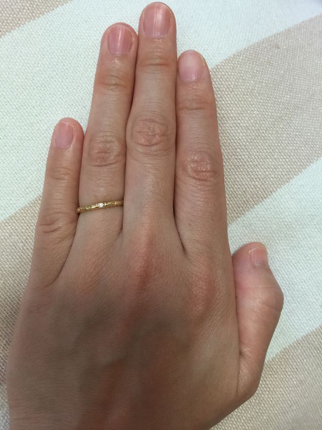指輪を着用した感じです。
