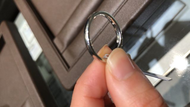 男性用リングの裏です。
内側に☆があしらわれています。