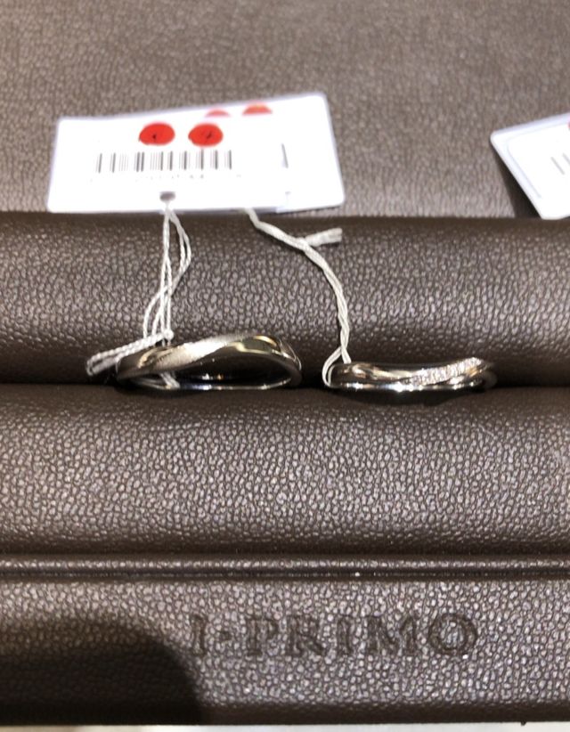 こちらは北斗七星をイメージしてデザインされたリングです。