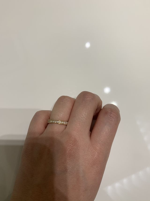 ダイヤがたくさんのデザインです