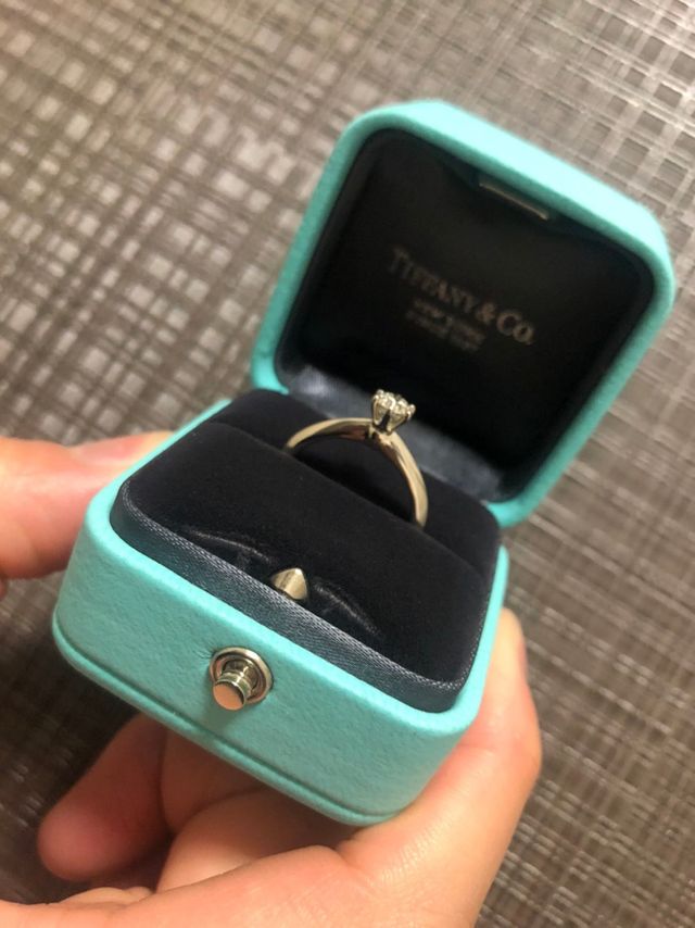 王道のティファニーセッティング