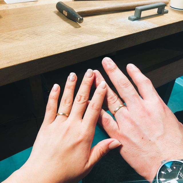 トンカチでお互いのリングを叩いてサイズを調整して仕上げました