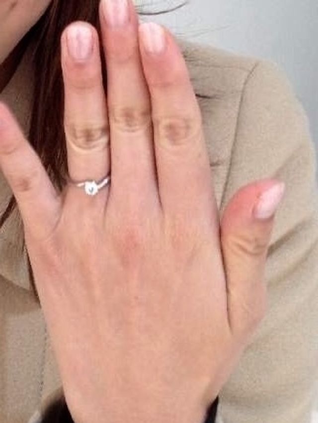 指にはめた際の写真です