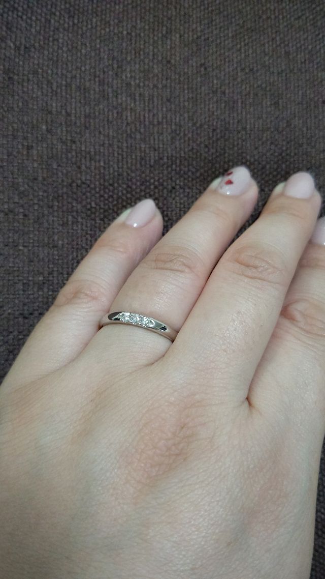 ストレートの３石タイプです。
太めで存在感があります！