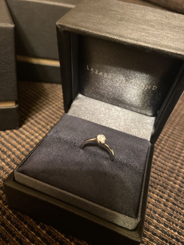 ダイヤモンドの輝きが眩しいくらいでデザインも可愛らしいです。