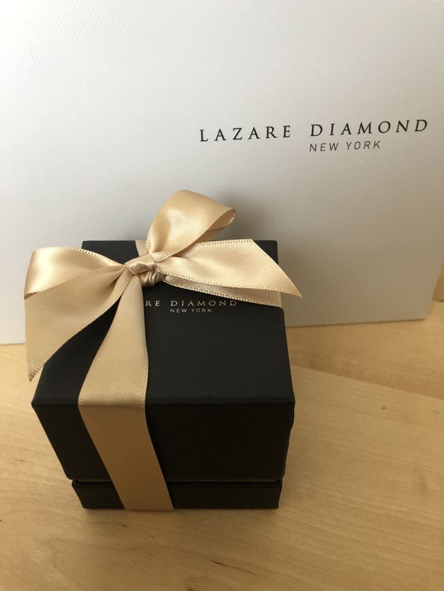 包装はこんな感じで、高級感があります。