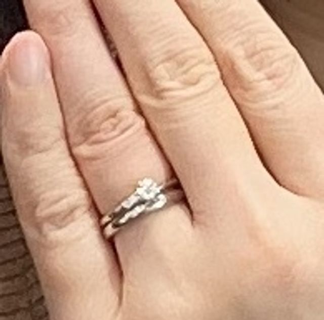 婚約指輪と結婚指輪の重ね付け