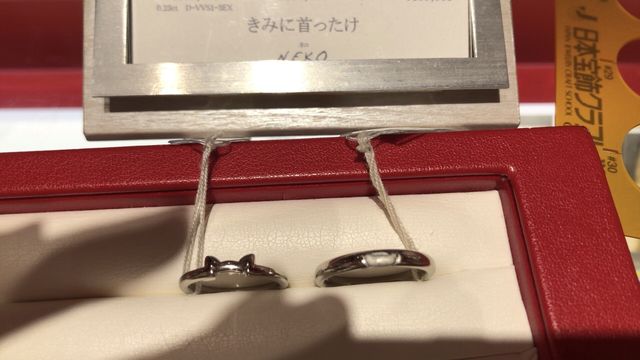 男性も着けやすいさりげないネコもポイントです。