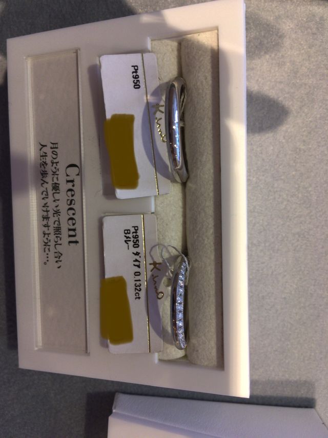 つける方向によってダイヤを手前にもできるデザイン