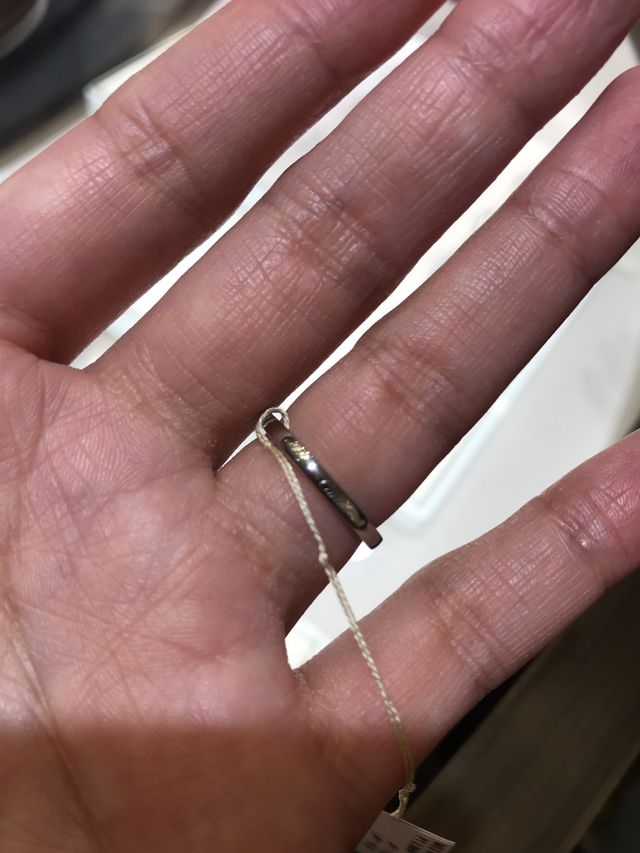 内側(手のひら側)にほカルティエの文字が印字されています