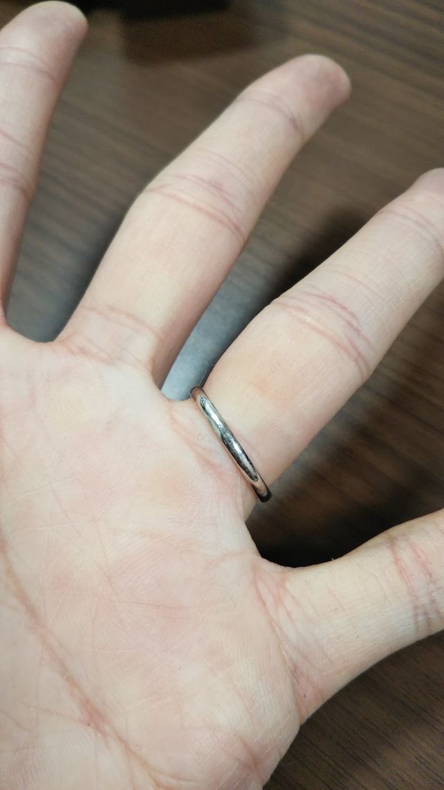 男性の指輪です。
