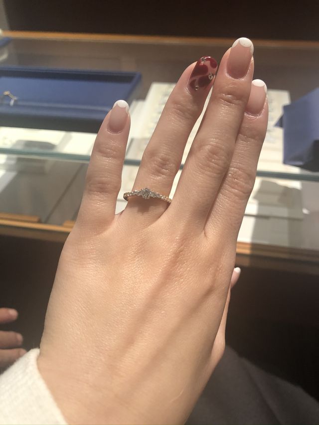 シンプルなデザインの指輪