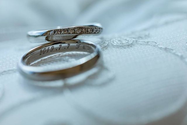 リングピローに寝かせた画像です