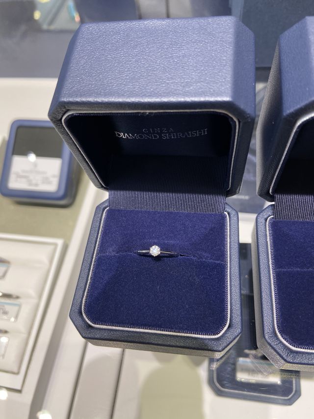 一粒ダイヤの婚約指輪です