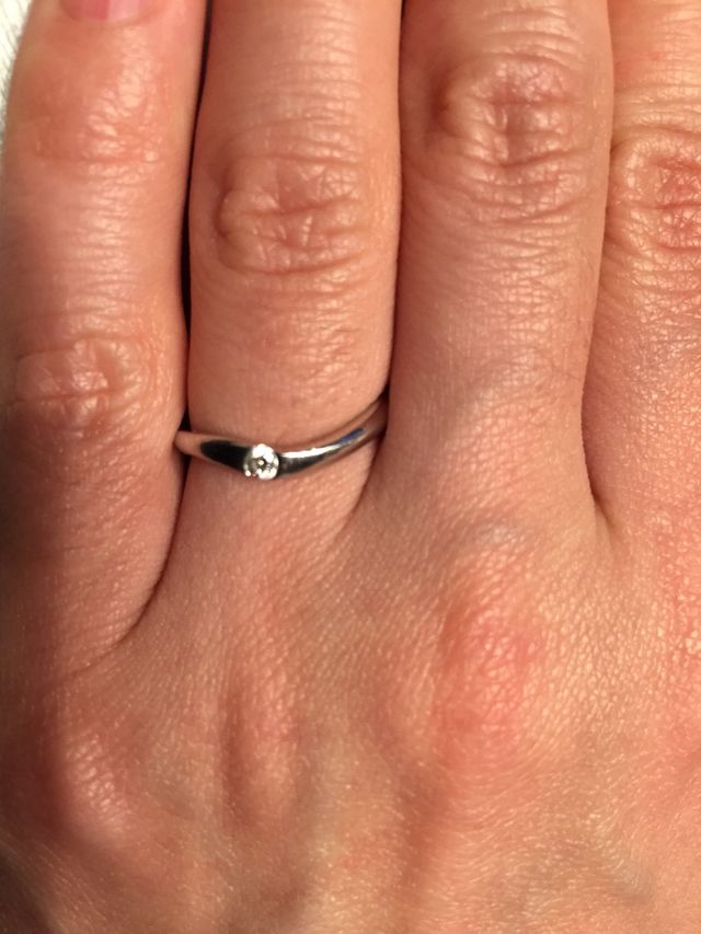 ウェーブにダイヤが映える指輪です。