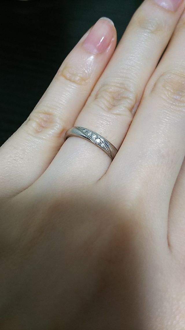 エンゲージと重ねづけしてもしっくりくるタイプを選びました。