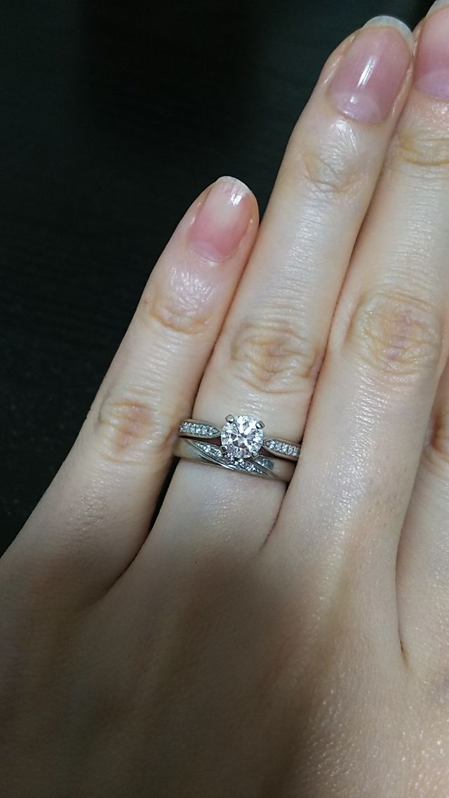 立て爪なので隙間なく、より大粒ダイヤが引き立ちます