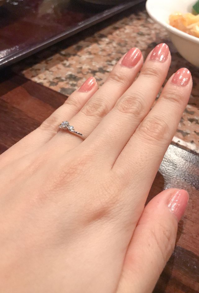 嬉しくて記念に地元で有名なレストランへ。着用時の写真です。