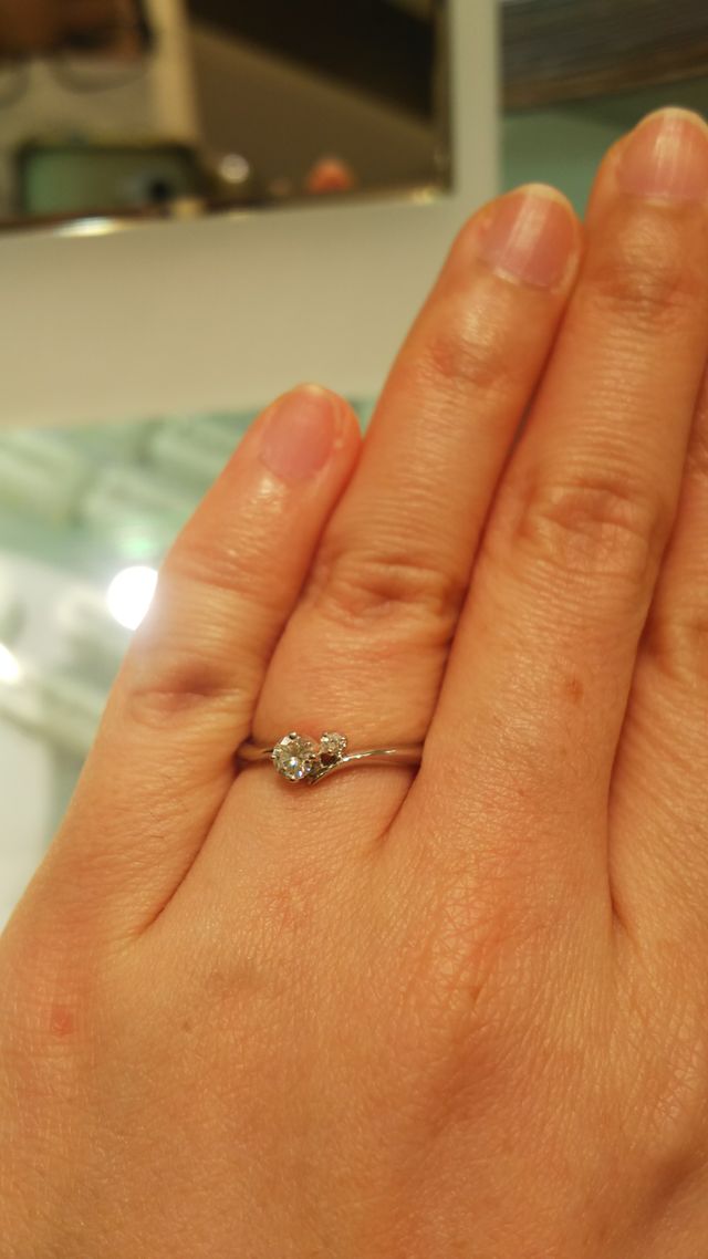 センターストーン0.15ctの2つ石タイプ