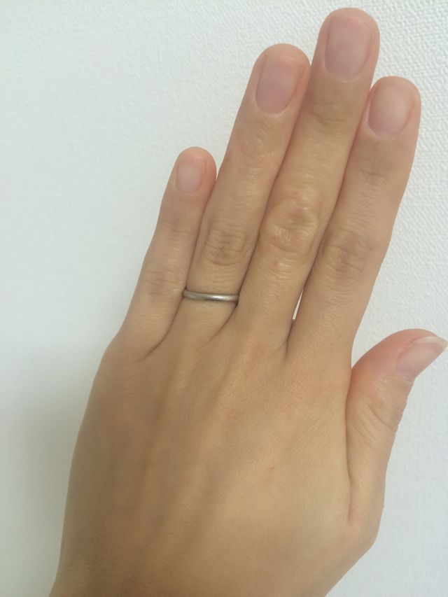 指輪をはめた写真です