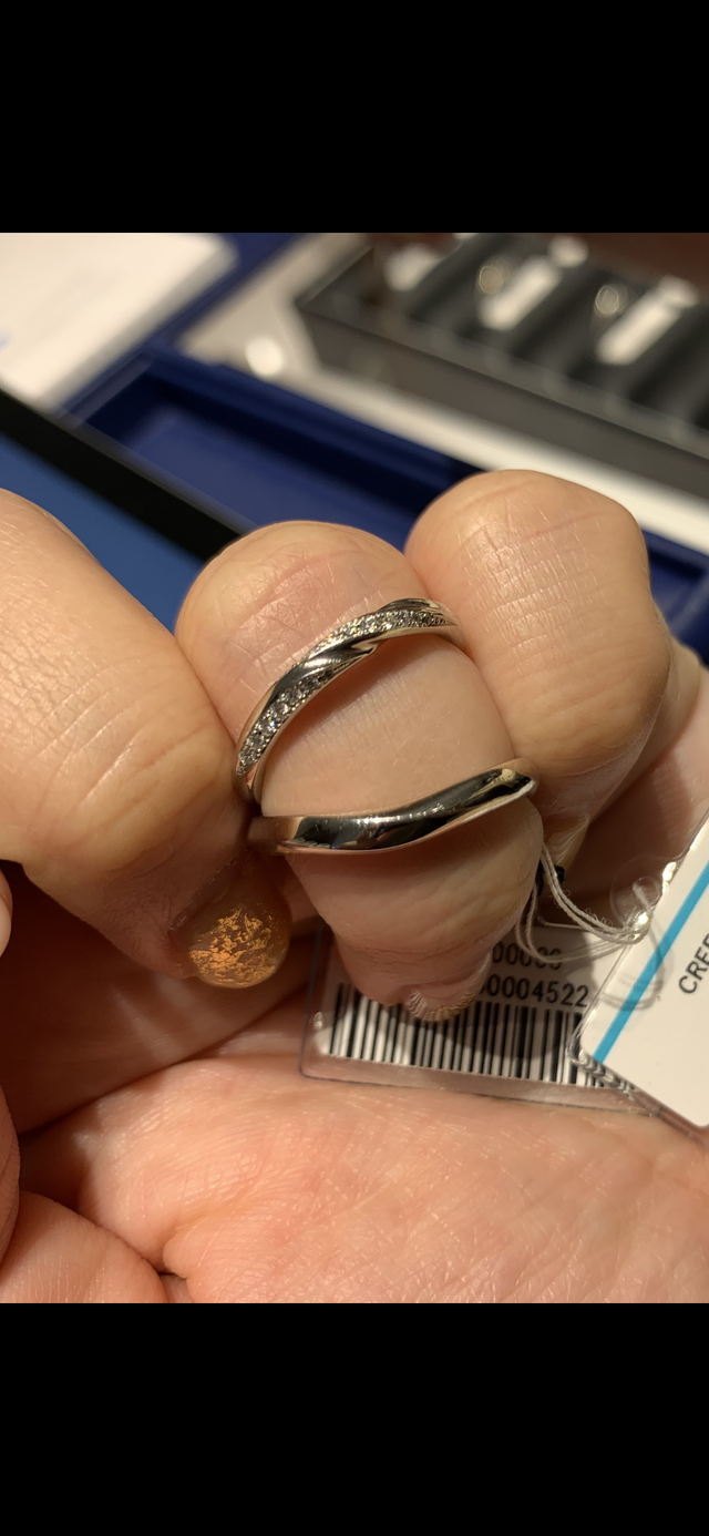 ペアの商品ではなく、お互いが気に入ったデザインを選びました。