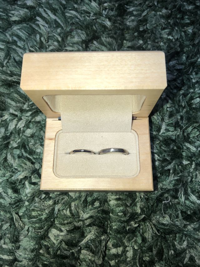 新婦はツヤ新郎はマットにして
お互いの個性を出しました。