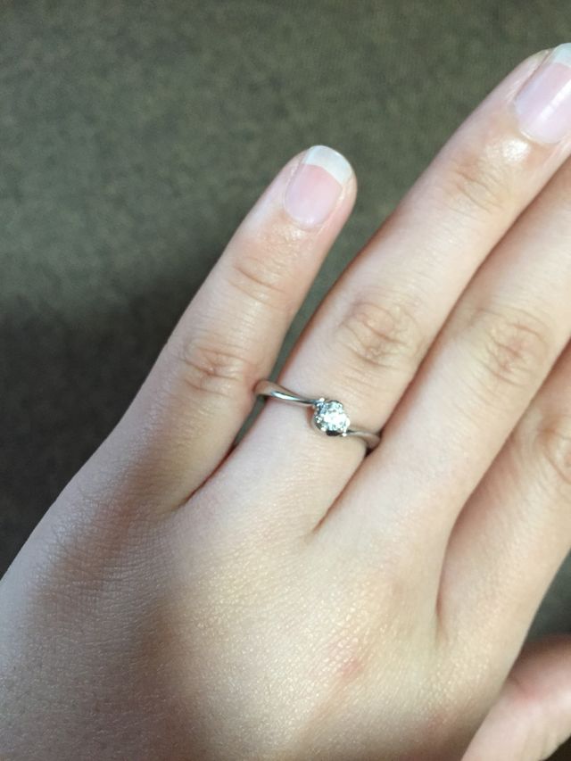 指が太めな私でも綺麗にみせてくれます。