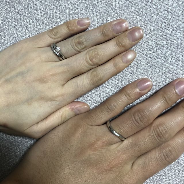 婚約指輪と結婚指輪のセットリングです。