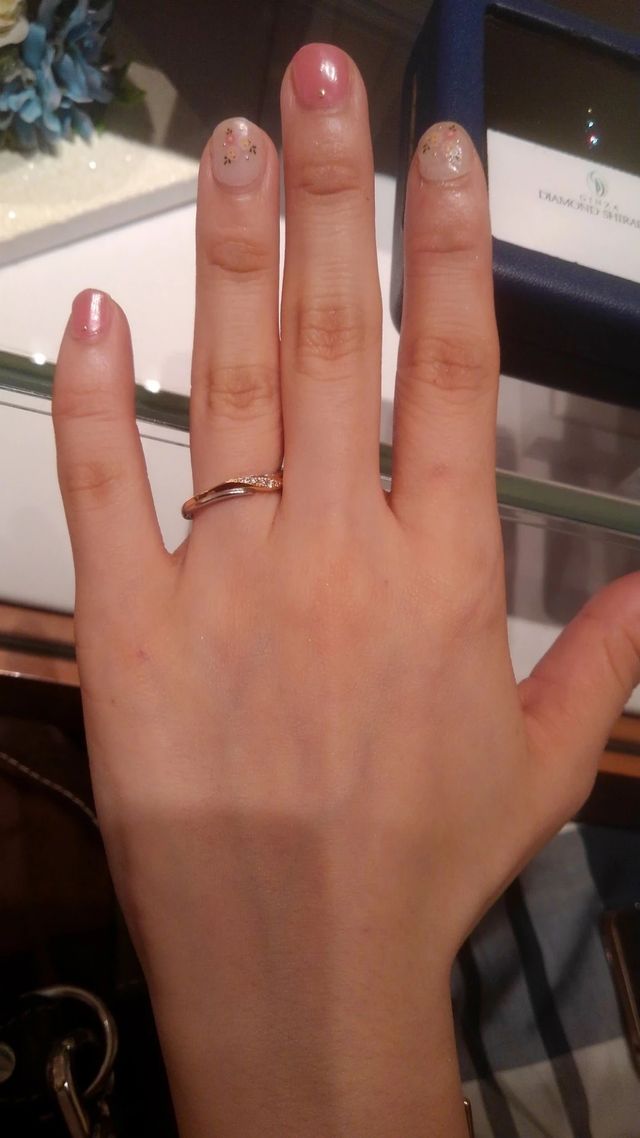 シルバーとゴールドの組合わさった珍しいデザイン