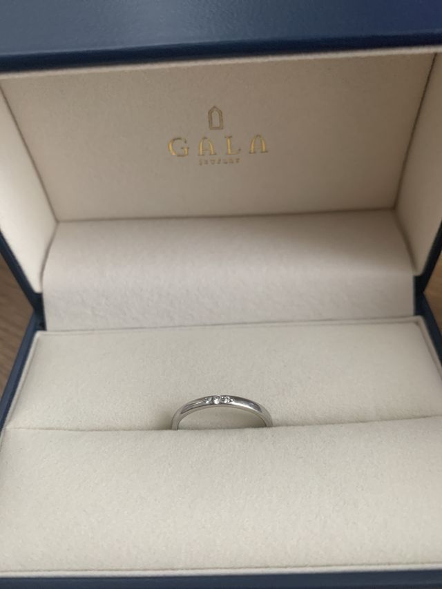 女性用の指輪です