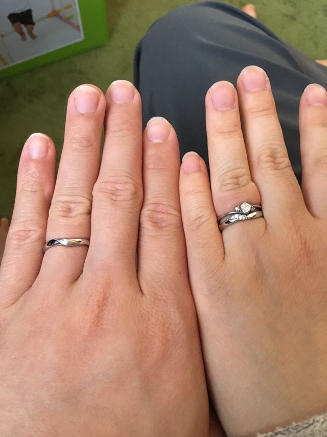 二人の手です。