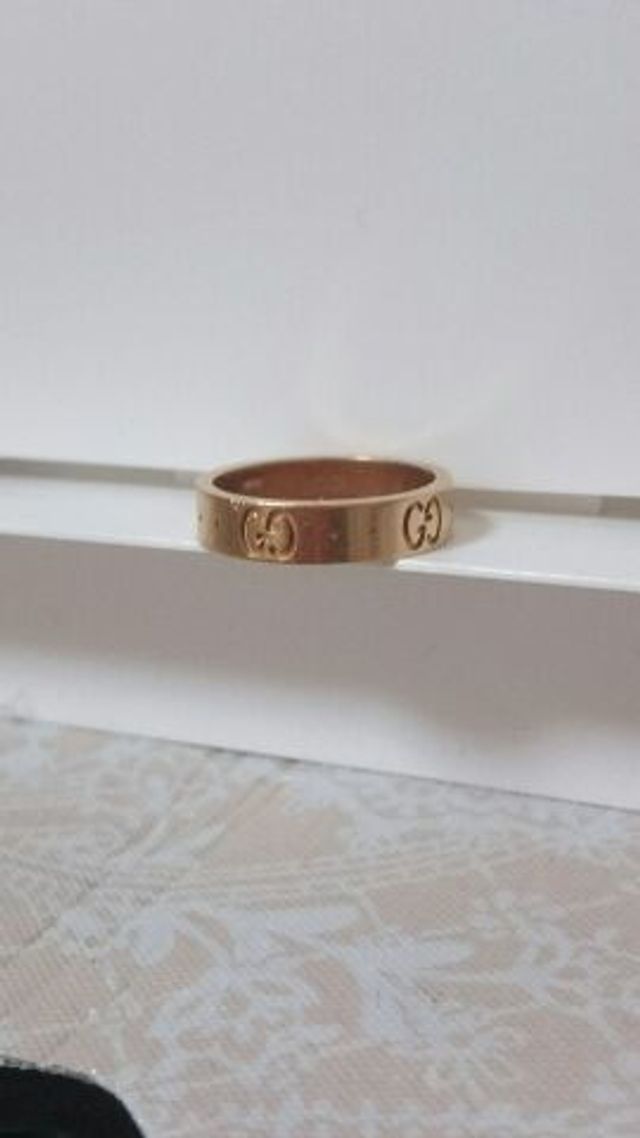 グッチのピンクゴールドの指輪です。