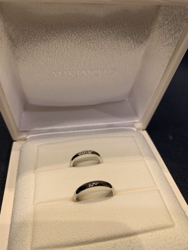 重厚なボックスに入れていただけます