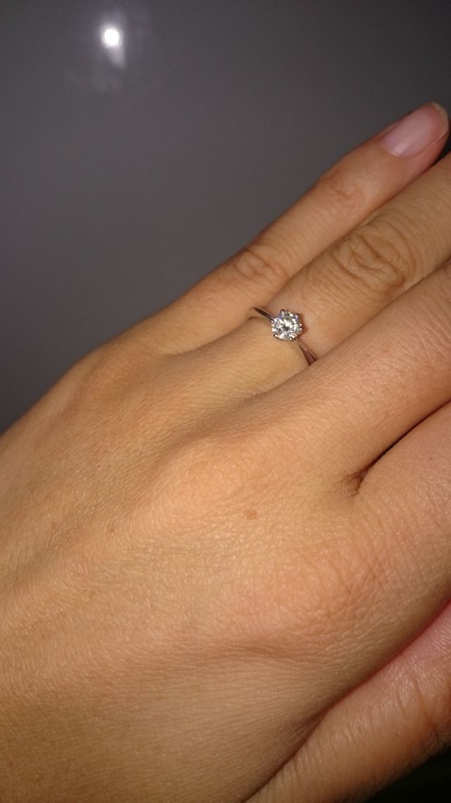 時間をかけて選んだ婚約指輪です。