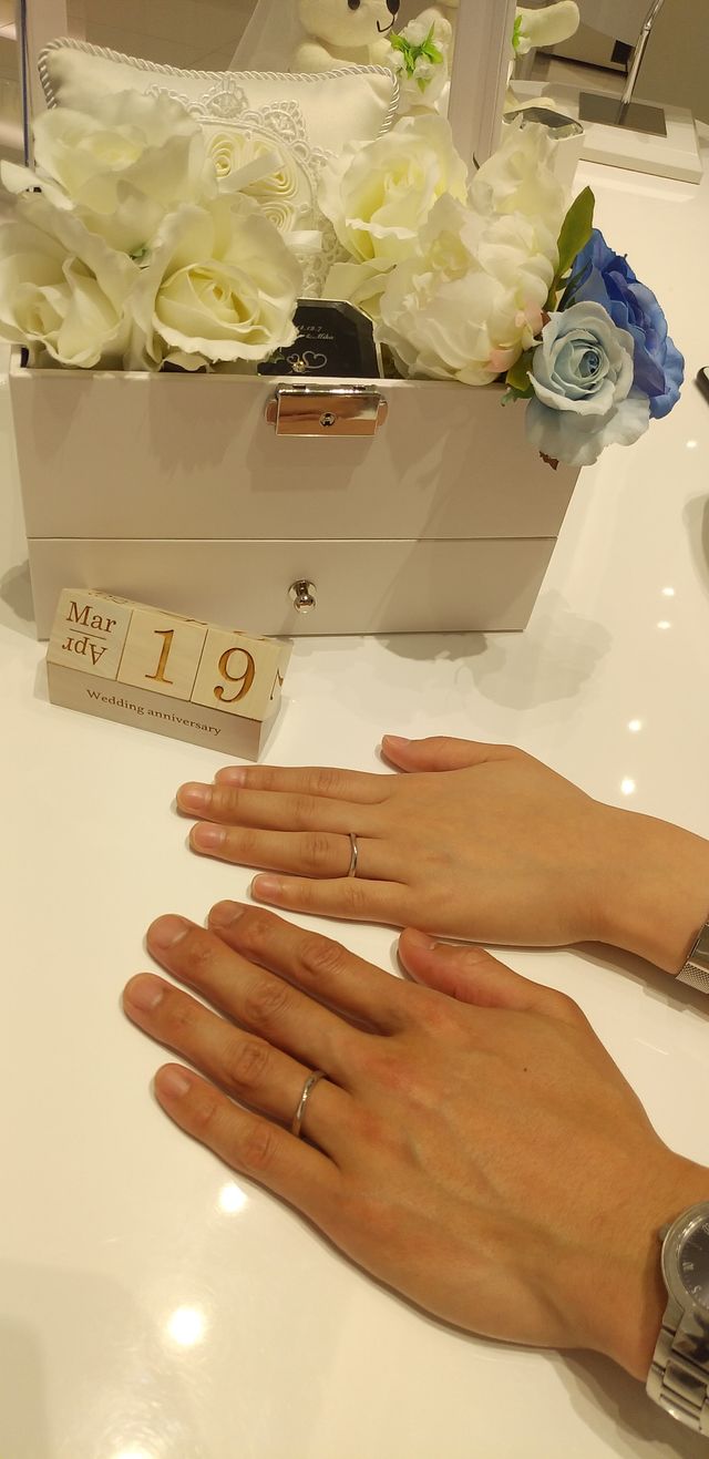 シンプルで落ち着いた中にもキラリと輝きがあるデザインです。