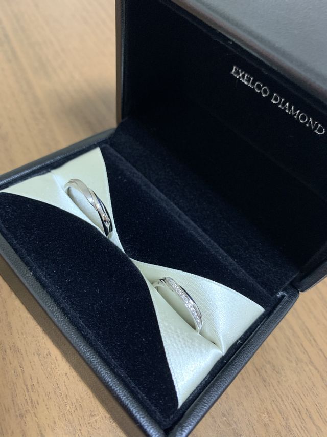 流れるような捻りデザインが素敵です。