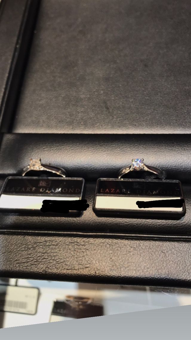 シンプルでダイヤが際立つデザインです。