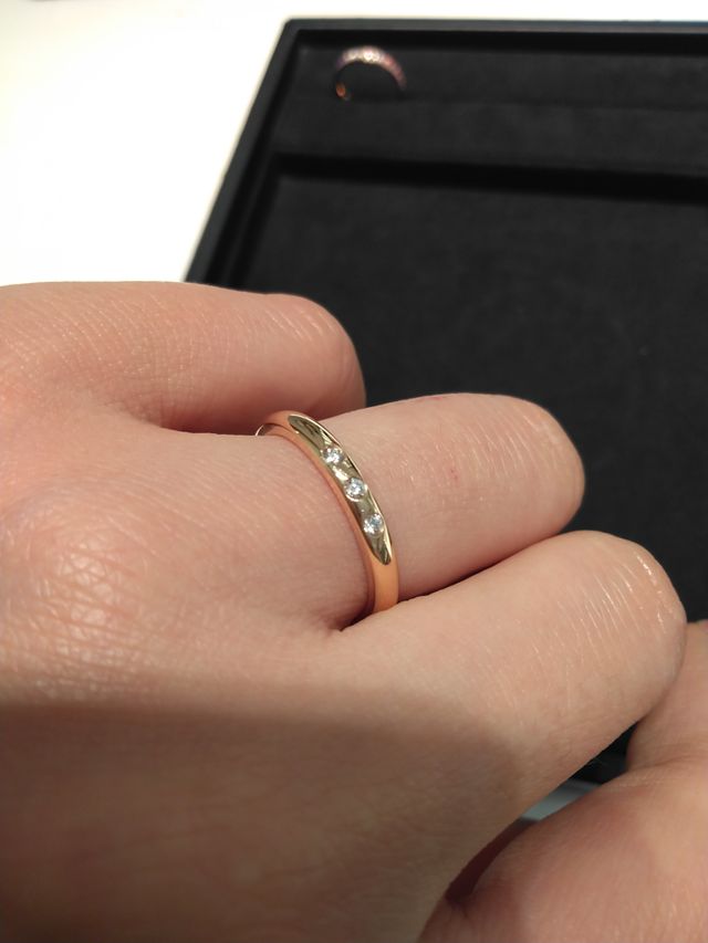 色違いでイエローゴールド、ピンク、プラチナがあります。